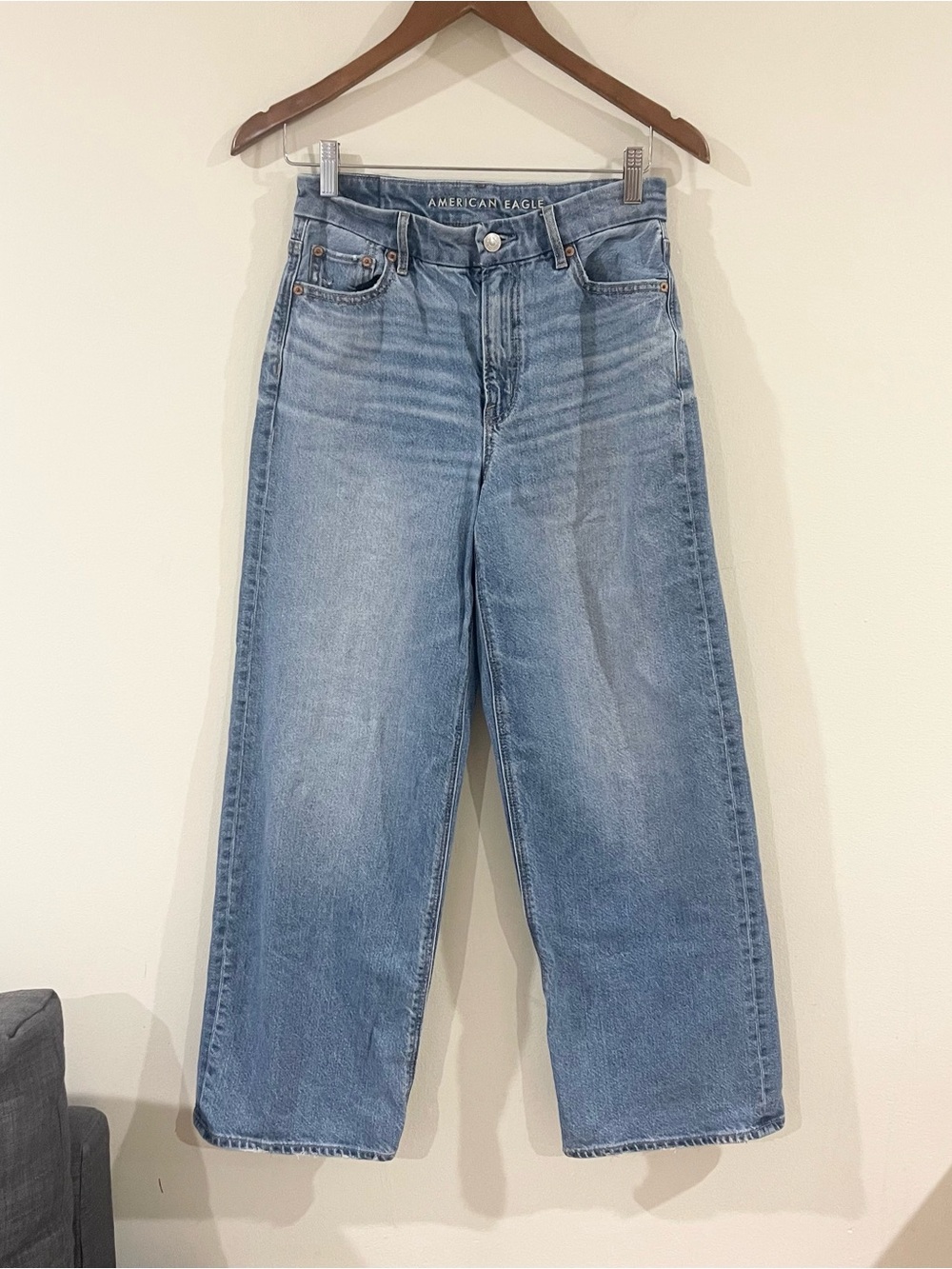 American Eagle Outfitters Curvy Super High-Rise Wide Leg Jeans Blue size 4 short